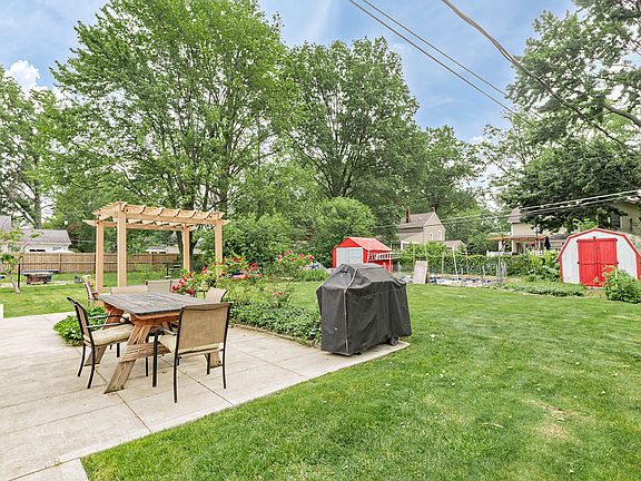 3rd image of 8279 Westmoor Rd