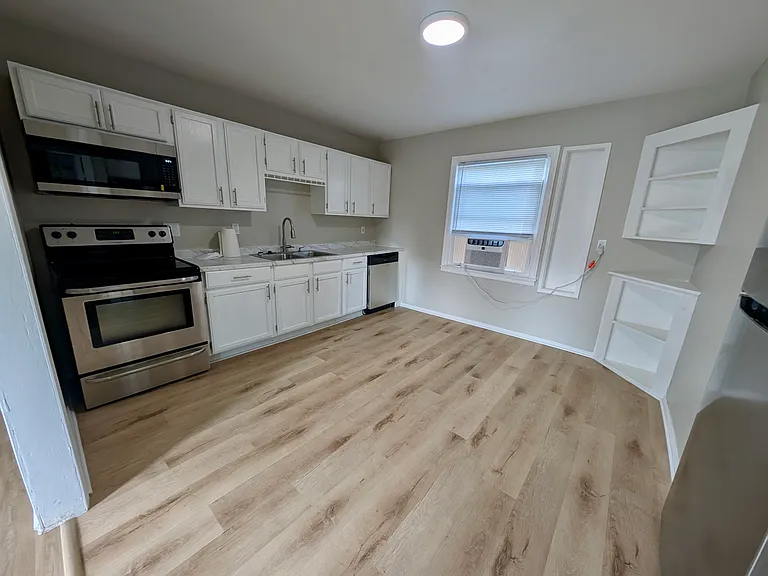 26234 Woodmont St — Photo 5