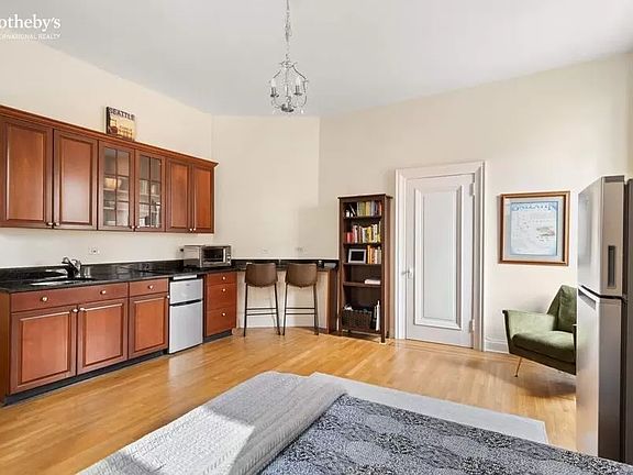 2nd image of 140 W 69th St APT 47A