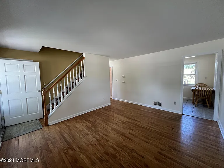 99 McLean St — Photo 4
