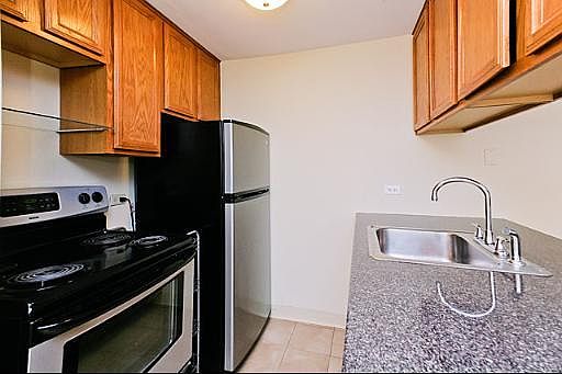 4th image of 1221 N Dearborn Pkwy #1005S
