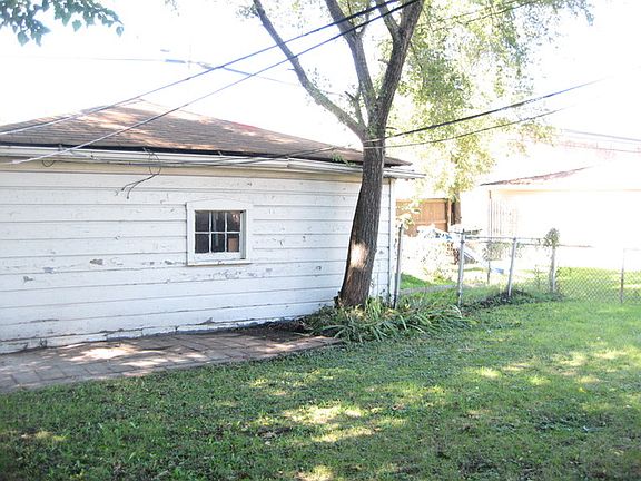 5th image of 344 Frederick Ave
