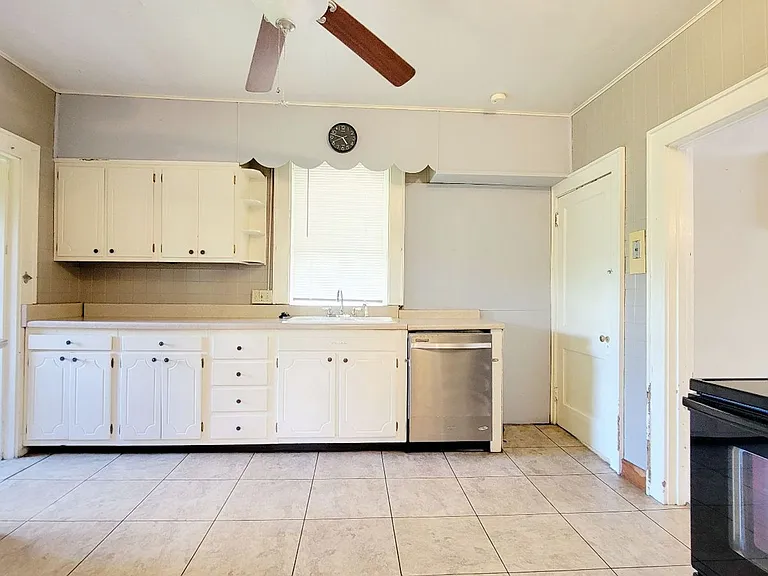 305 Lyndhurst St — Photo 4