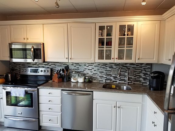 3rd image of 112 Roberts Ln APT 201