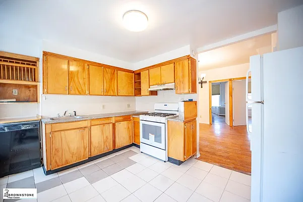 Rented by Brownstone Real Estate | media 9