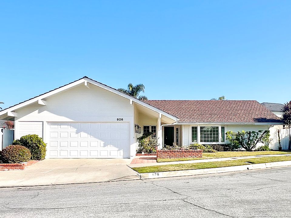 Welcome home to 926 Bellis Street!