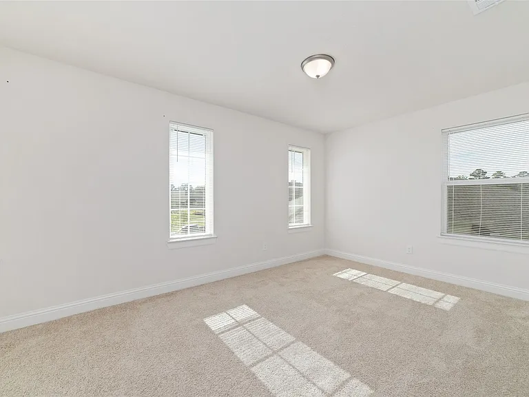 1911 Hickory Grove Ln — Photo 35
