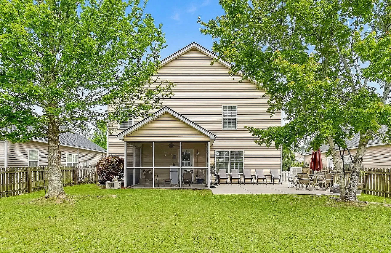 4 bed, 2.5 bath, 2652 sqft, $3,000 — Photo 3