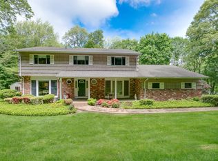 120 Circle Rd, Syosset, NY 11791