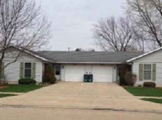 1015 N Hill Dr, Dixon, IL 61021