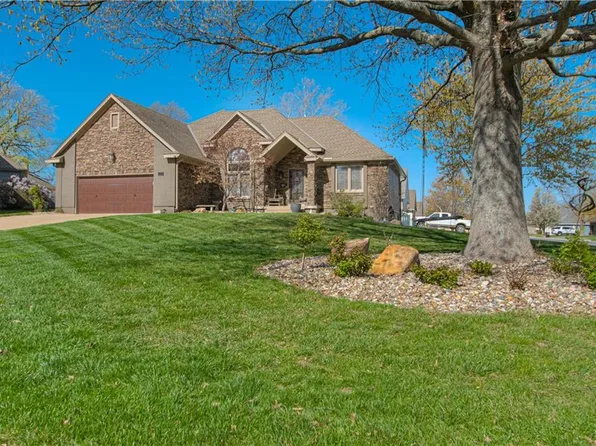 1004 NW Springdale St, Lees Summit, MO 64081