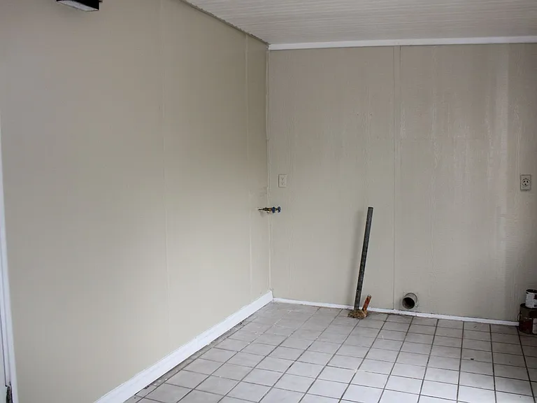 209 W Douglas Dr — Photo 18
