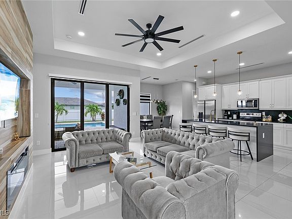 3rd image of 475 NE 2nd Pl