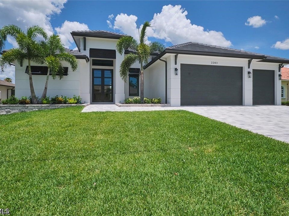 1st image of 2203 SW 52nd St