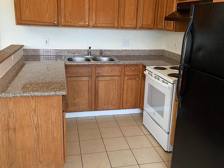 246 W Hamilton Ave — Photo 2