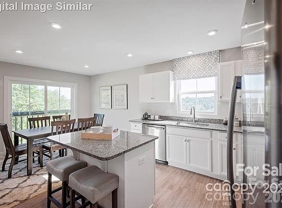 3rd image of 1017 Pemberley St