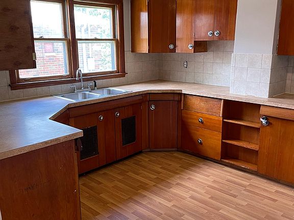 3rd image of 3037 Orleans Ave #1