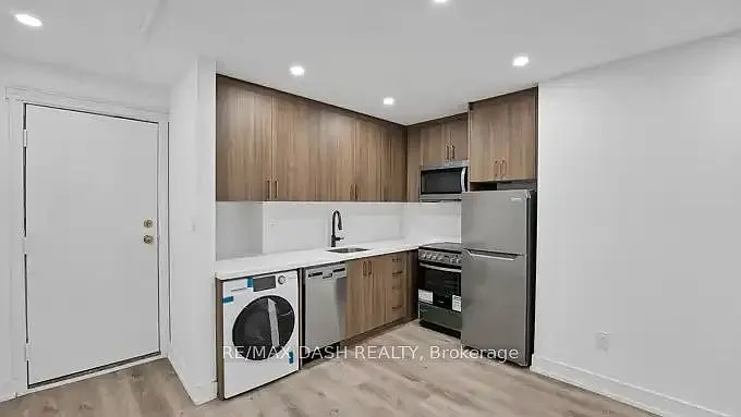 917 Saint Clair Ave W #30 — Photo 17