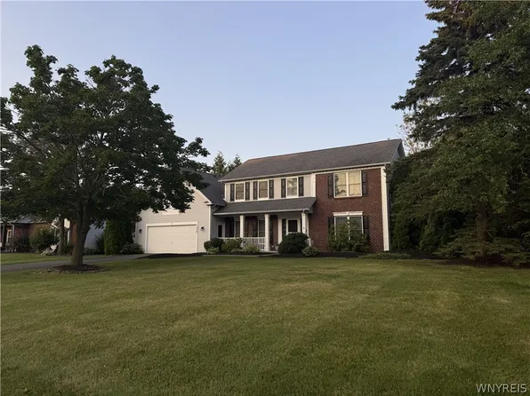 1028 Wickerton Ln, Webster, NY 14580
