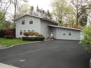 36 Florida Ave, Commack, NY 11725