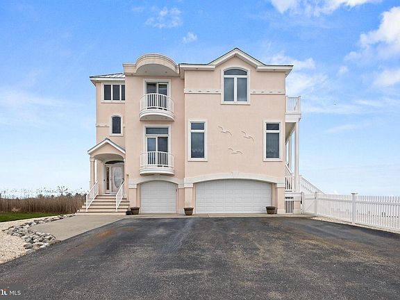 4th image of 19 Beacon Dr