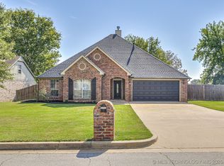 25545 Briar Dr, Claremore, OK 74019