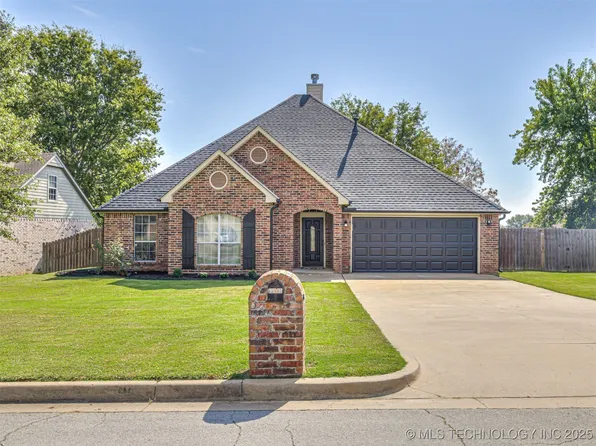 25545 Briar Dr, Claremore, OK 74019