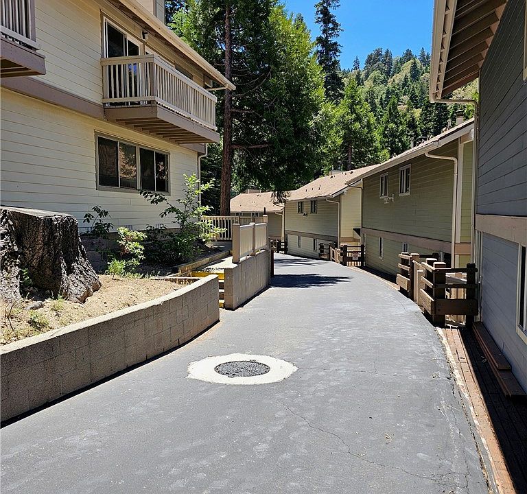 1st image of 307 Canyon Crest Ln