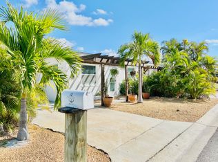 18075 4th St E, Redington Shores, FL 33708