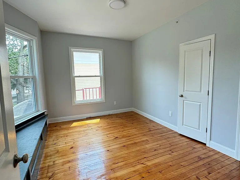 544 Whitney Ave — Photo 29