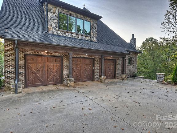 3rd image of 141 Huncoat Hollow Ln