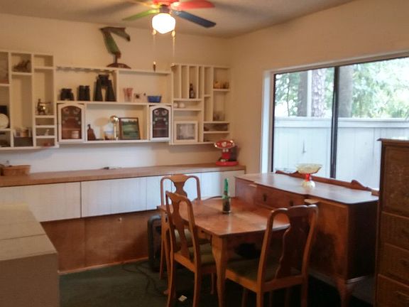 Dining room with built-ins