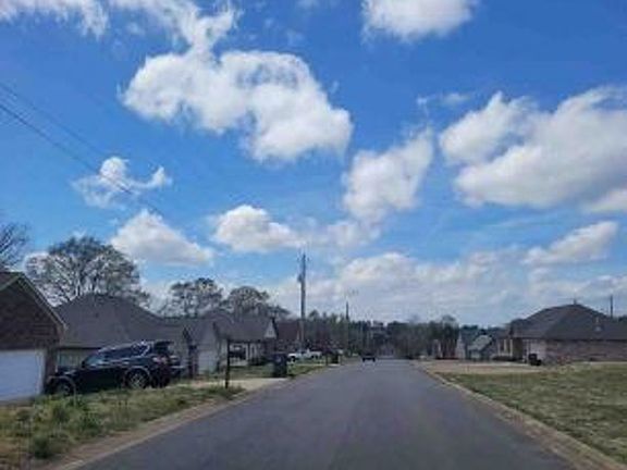 Exterior Neighborhood (street photo)