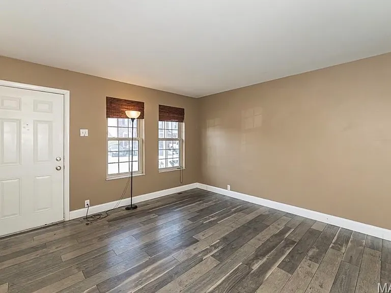 1212 Clarkson Ct — Photo 2