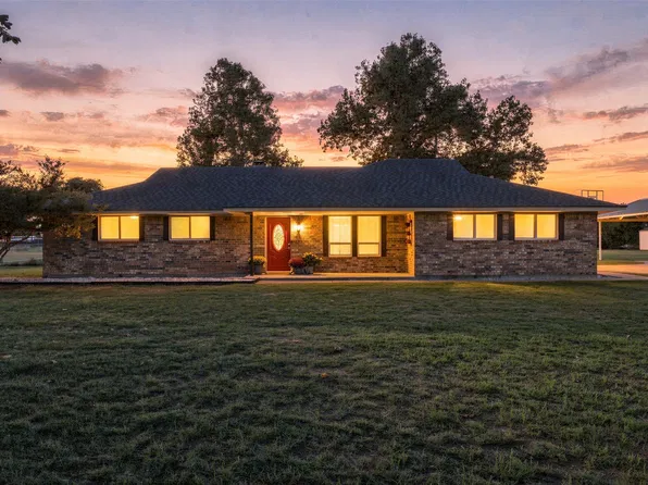 106 Vineyard St, Weatherford, TX 76087