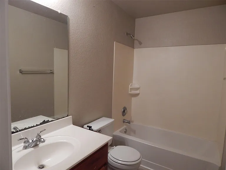 601 Abbeyglen Castle Dr — Photo 19