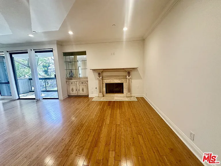 324 N Palm Dr #206 — Photo 6