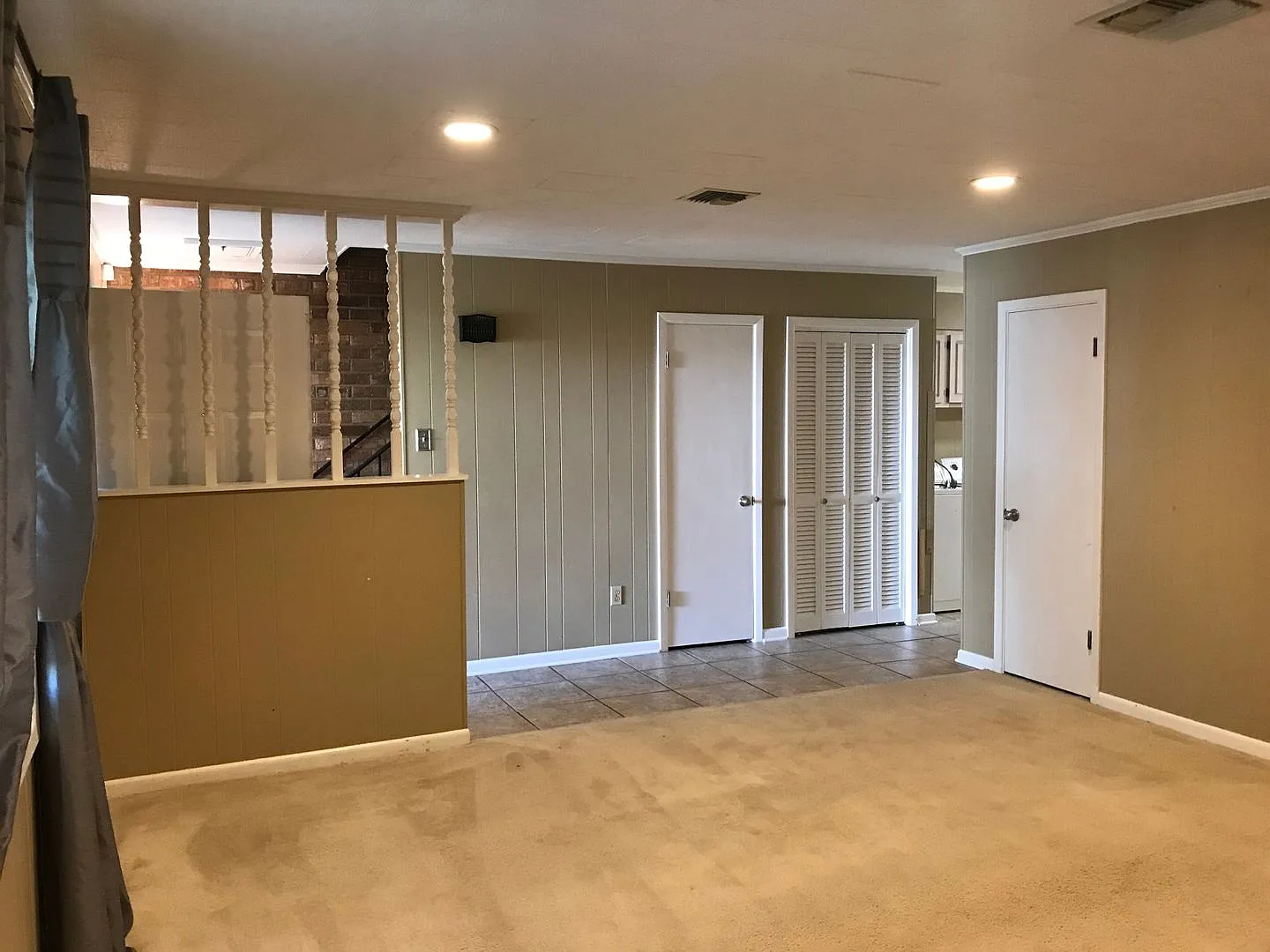 Three Bedroom , 2.5 Bathroom , Covered parking for 2 — Photo 3