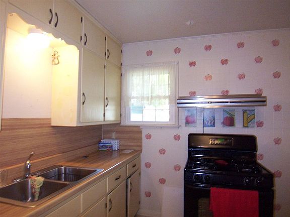 4th image of 2216 Avenue D