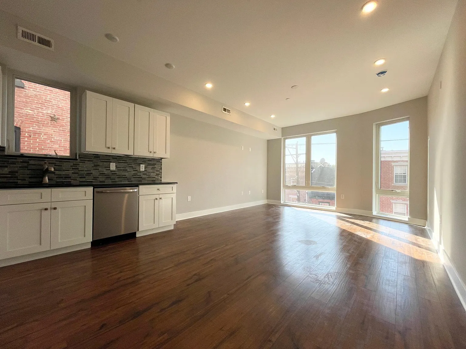 330 Cambridge St — Photo 4