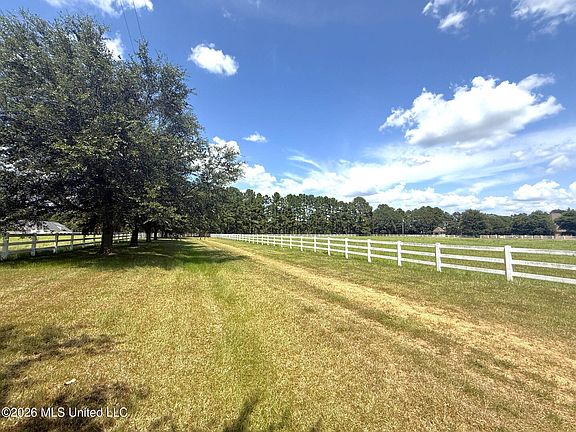 4th image of 1072 Country Club Rd