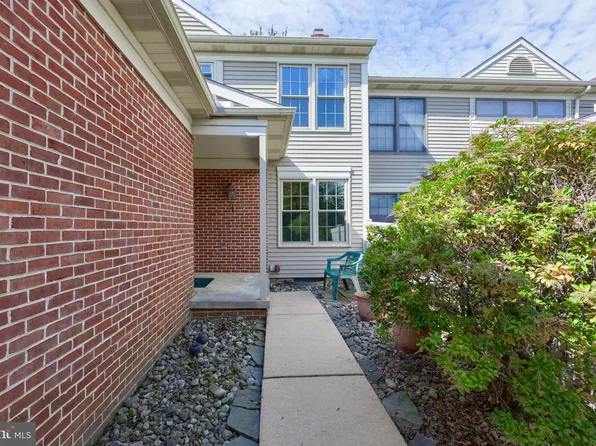 1817 Spring Ridge Ln, Lancaster, PA 17603