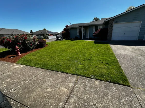 Two Bedroom Two Bath Duplex Newly Renovated, 1324 Country Glen Ave NE, Salem, OR 97303