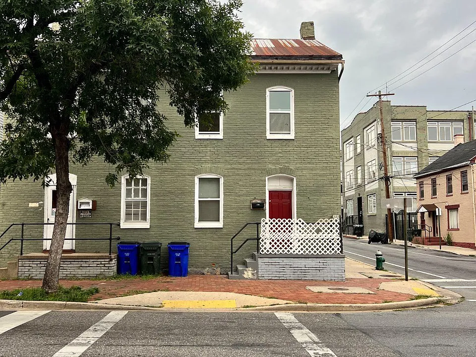 148 E Washington St #1