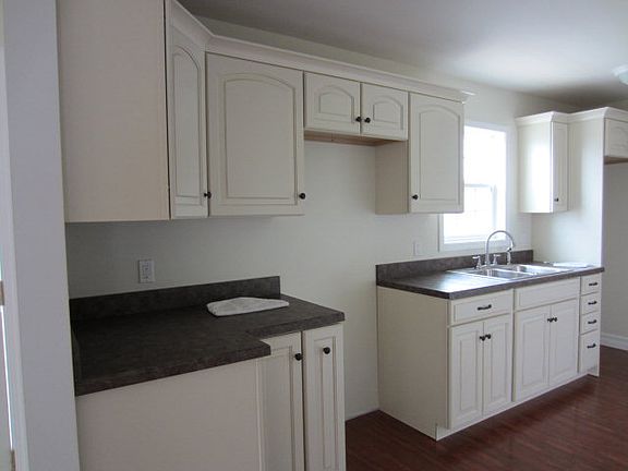 2nd image of 105 Bond St