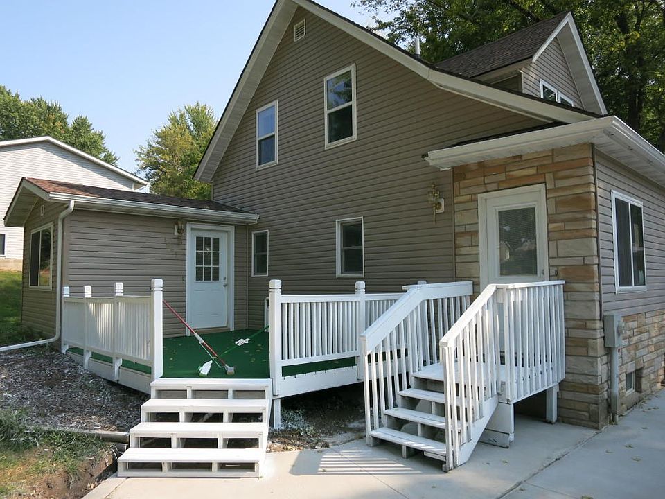 1065 ROBERT PL