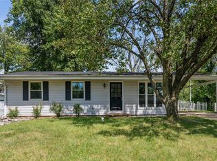 704 Vendome Ln, Ballwin, MO