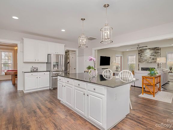 4th image of 139 Water Oak Dr