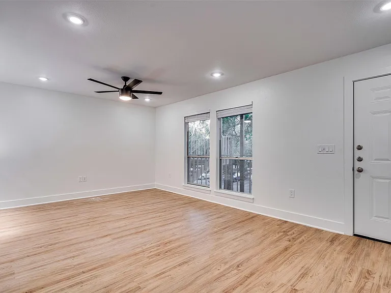 202 E 45th St #205 — Photo 5