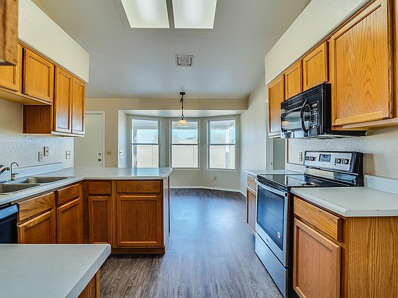 3rd image of 1598 E Krystal St
